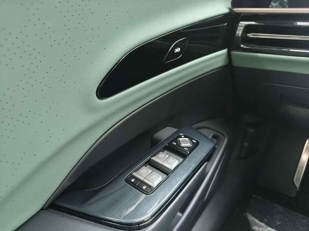 2024 HongQi EH7 BEV 85KWH,autocango,china used car exporter,china ev exporter,chinese used car exporter,chinese used ev exporter