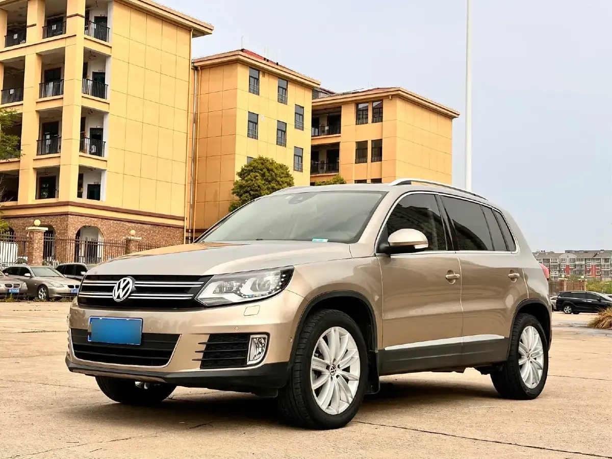 2013 Volkswagen Tiguan 2.0T 200HP L4 6AT