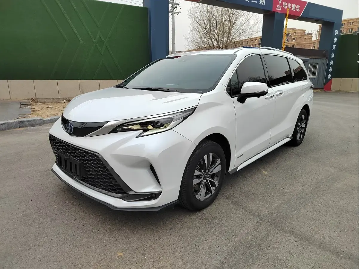 2023 Toyota Granvia 2.5L 189HP L4 E-CVT Hybrid