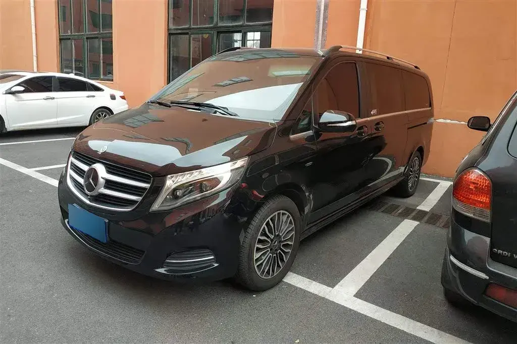 2017 Mercedes-Benz V Class 2.0T 211HP L4 7AT