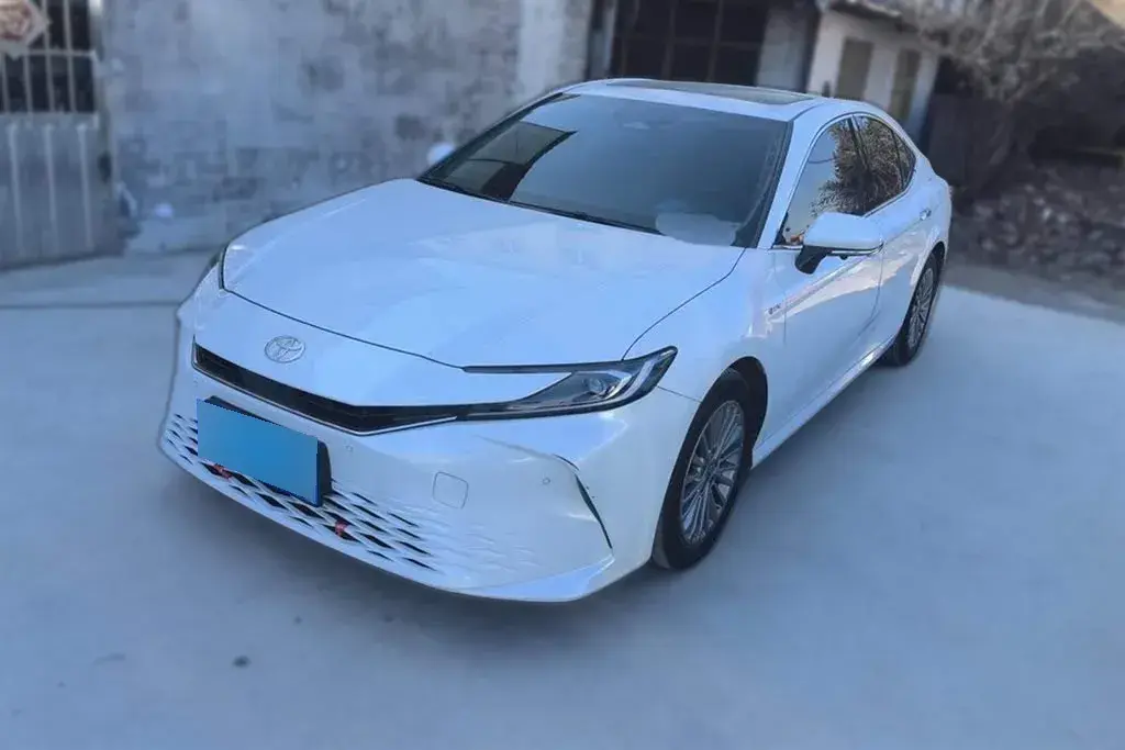 2024 Toyota Camry 2.0L 152HP L4 E-CVT Hybrid