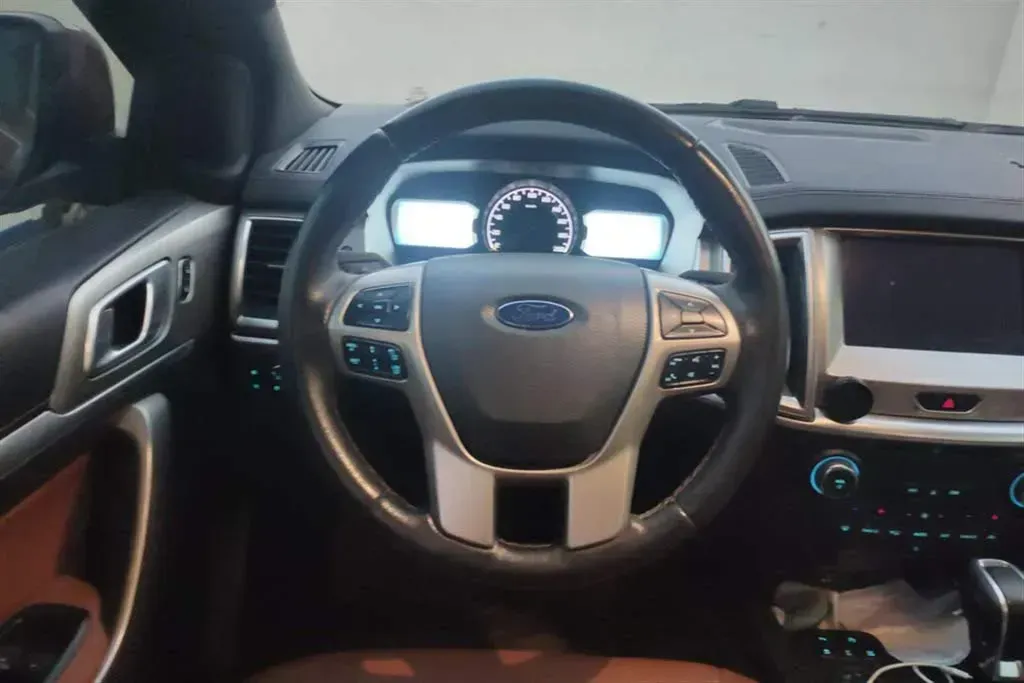 2020 Ford Everest 2.3T 275HP L4 10AT,autocango,china used car exporter,china ev exporter,chinese used car exporter,chinese used ev exporter