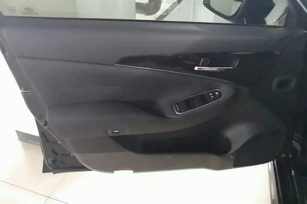 2015 Toyota Crown 2.5L 193HP V6 6AT,autocango,china used car exporter,china ev exporter,chinese used car exporter,chinese used ev exporter