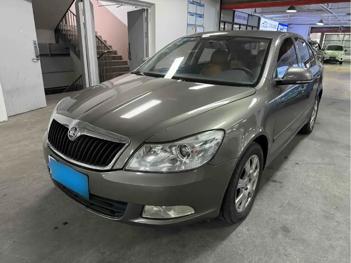 2014 Skoda Octavia 1.6L 105HP L4 5MT