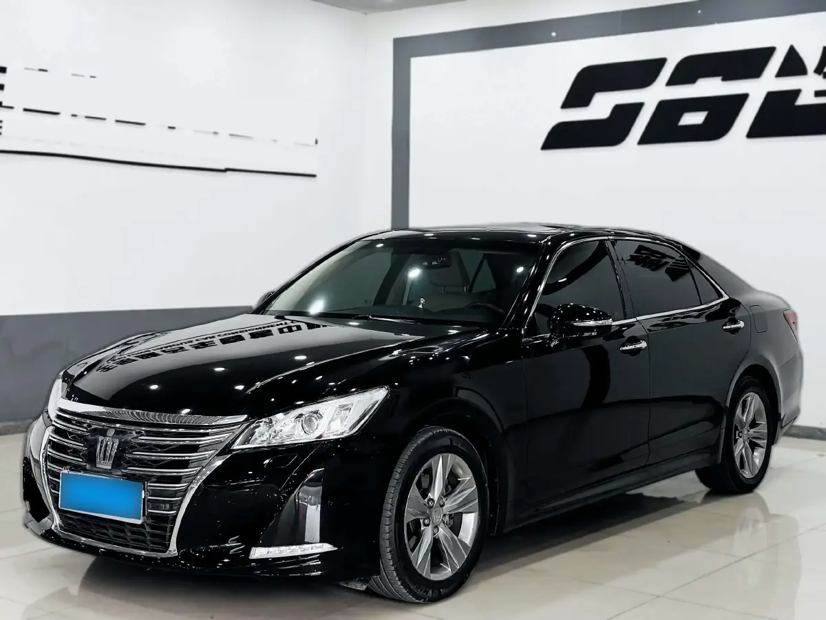 2015 Toyota Crown 2.0T 235HP L4 8AT