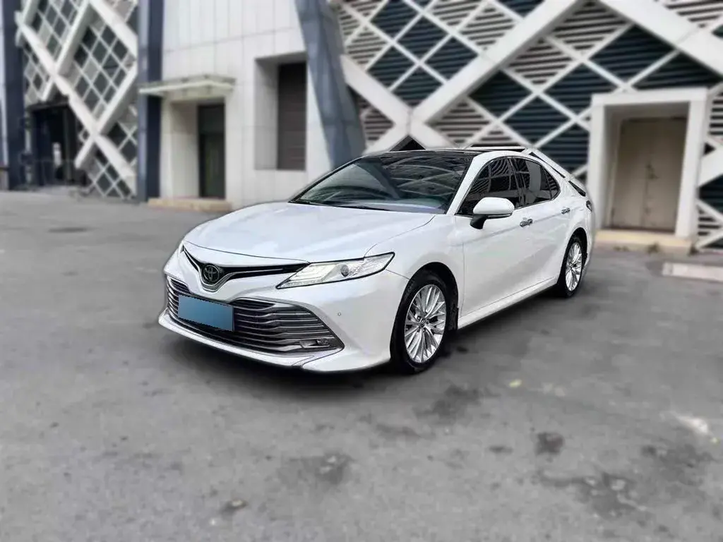 2018 Toyota Camry 2.5L 209HP L4 8AT