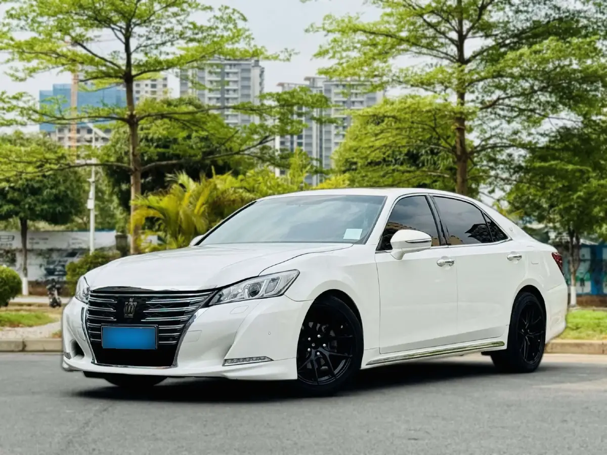 2018 Toyota Crown 2.0T 235HP L4 8AT
