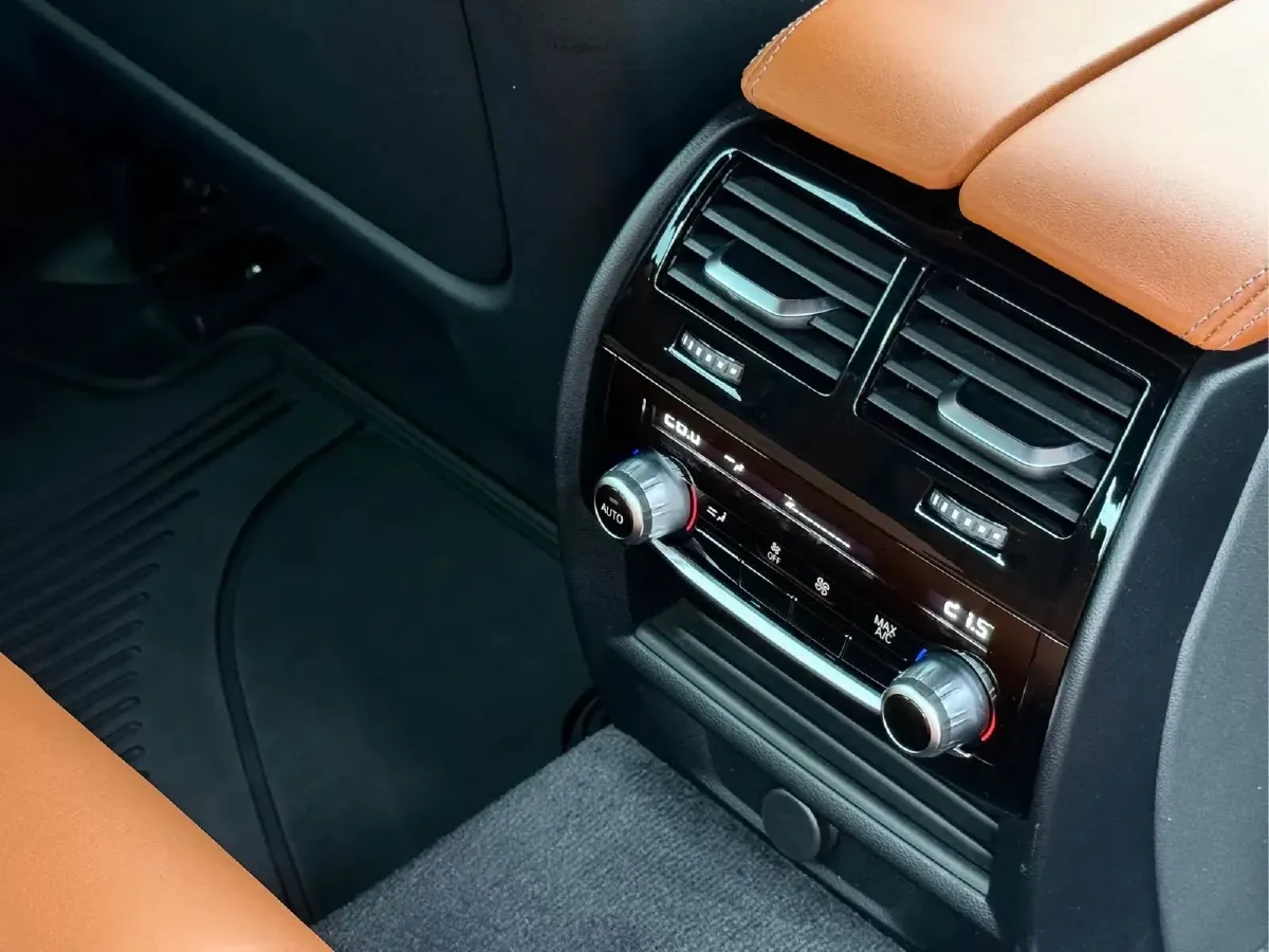 2018 BMW M5 4.4T 600HP V8 8AT,autocango,china used car exporter,china ev exporter,chinese used car exporter,chinese used ev exporter