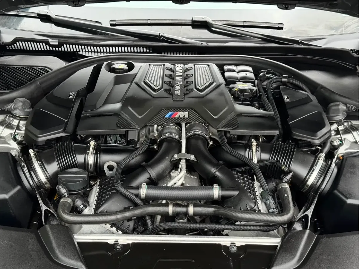 2018 BMW M5 4.4T 600HP V8 8AT,autocango,china used car exporter,china ev exporter,chinese used car exporter,chinese used ev exporter