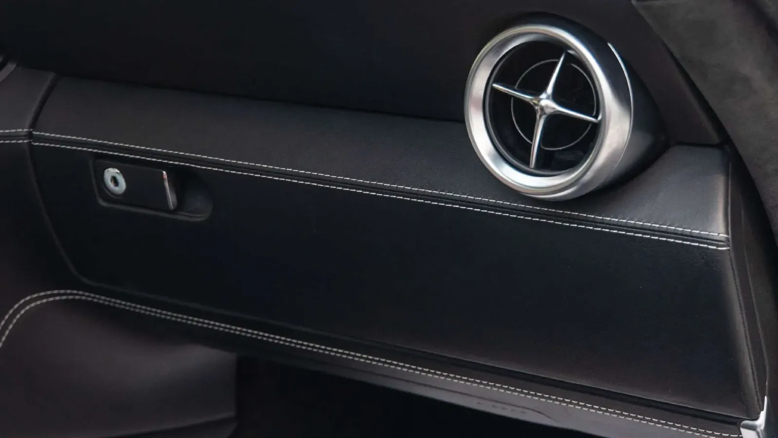 2011 Mercedes-Benz SLS AMG 6.2L 571HP V8 7DCT,autocango,china used car exporter,china ev exporter,chinese used car exporter,chinese used ev exporter