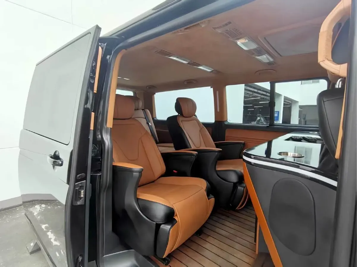 2017 Volkswagen Caravelle 2.0T 204HP L4 7DCT,autocango,china used car exporter,china ev exporter,chinese used car exporter,chinese used ev exporter