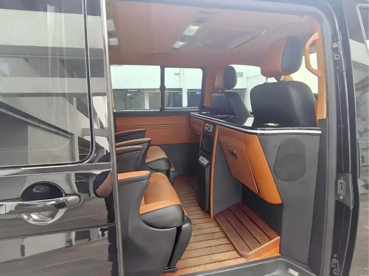 2017 Volkswagen Caravelle 2.0T 204HP L4 7DCT,autocango,china used car exporter,china ev exporter,chinese used car exporter,chinese used ev exporter