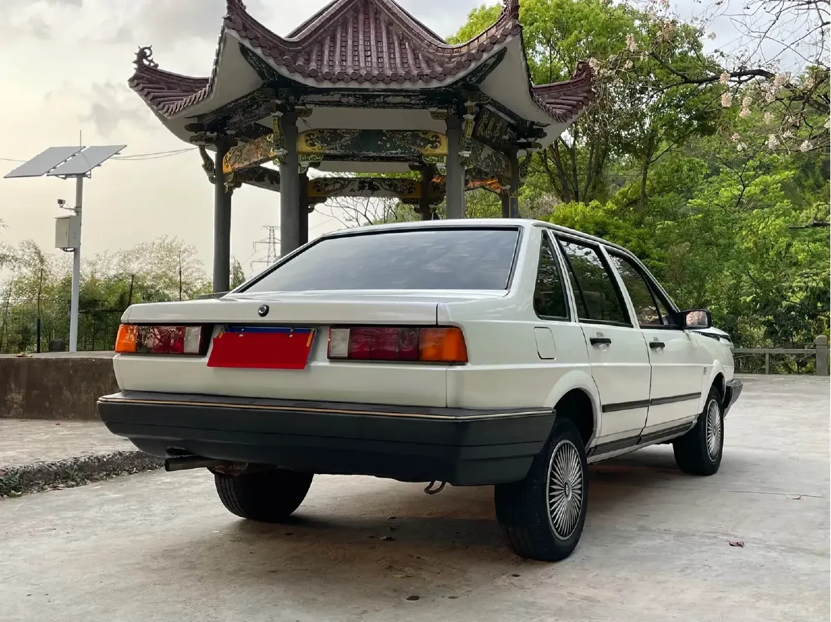 2004 Volkswagen Santana Classic 1.6L 87HP L4 5MT,autocango,china used car exporter,china ev exporter,chinese used car exporter,chinese used ev exporter