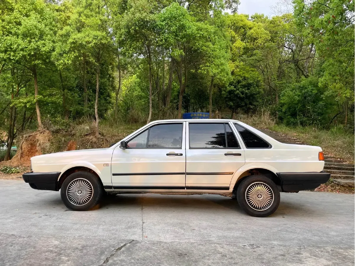 2004 Volkswagen Santana Classic 1.6L 87HP L4 5MT,autocango,china used car exporter,china ev exporter,chinese used car exporter,chinese used ev exporter