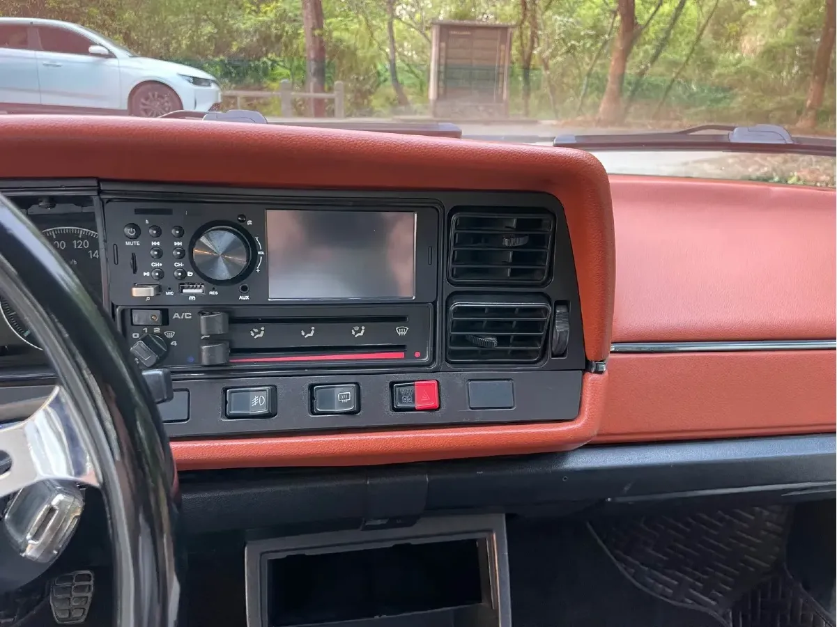 2004 Volkswagen Santana Classic 1.6L 87HP L4 5MT,autocango,china used car exporter,china ev exporter,chinese used car exporter,chinese used ev exporter