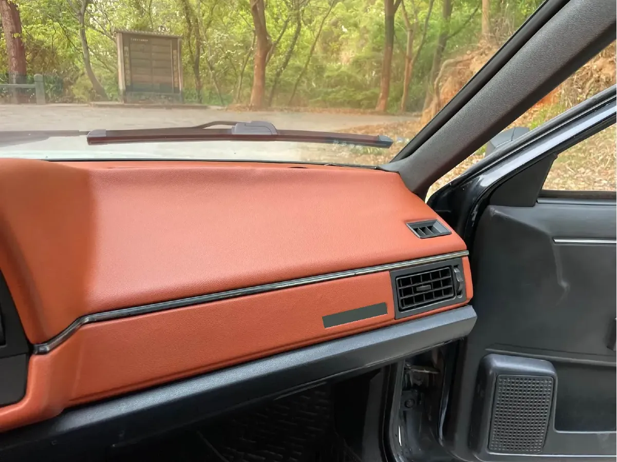 2004 Volkswagen Santana Classic 1.6L 87HP L4 5MT,autocango,china used car exporter,china ev exporter,chinese used car exporter,chinese used ev exporter