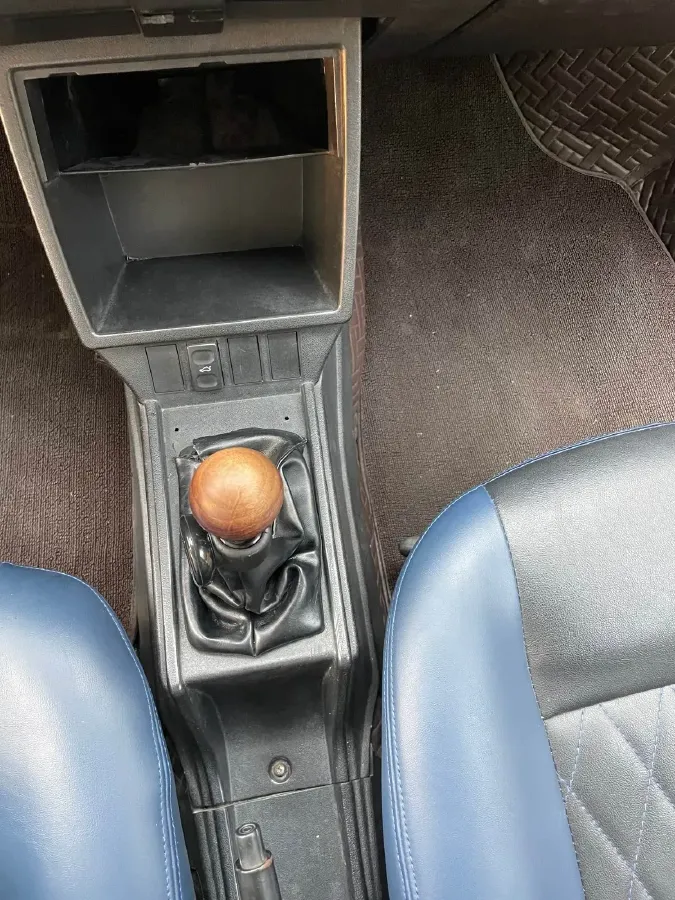 2004 Volkswagen Santana Classic 1.6L 87HP L4 5MT,autocango,china used car exporter,china ev exporter,chinese used car exporter,chinese used ev exporter