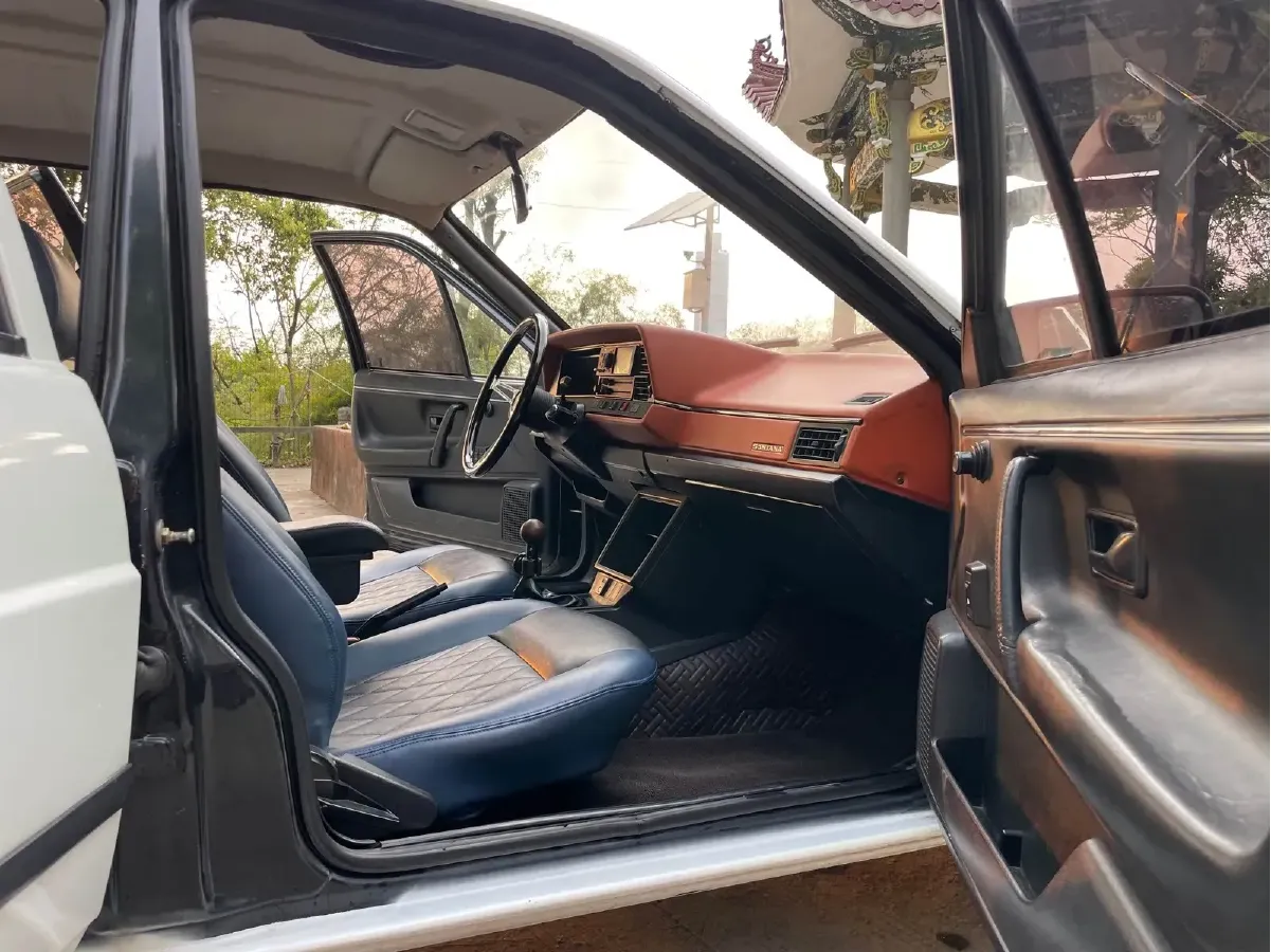 2004 Volkswagen Santana Classic 1.6L 87HP L4 5MT,autocango,china used car exporter,china ev exporter,chinese used car exporter,chinese used ev exporter