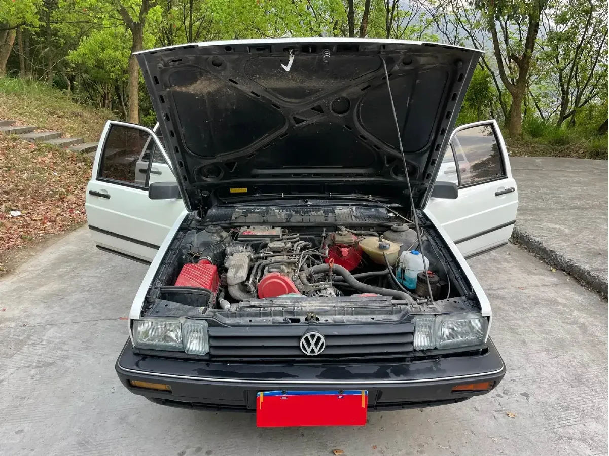 2004 Volkswagen Santana Classic 1.6L 87HP L4 5MT,autocango,china used car exporter,china ev exporter,chinese used car exporter,chinese used ev exporter