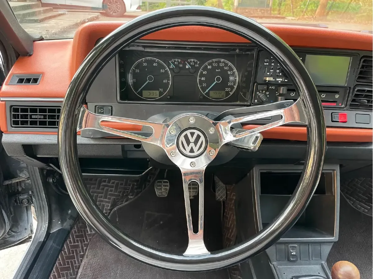 2004 Volkswagen Santana Classic 1.6L 87HP L4 5MT,autocango,china used car exporter,china ev exporter,chinese used car exporter,chinese used ev exporter