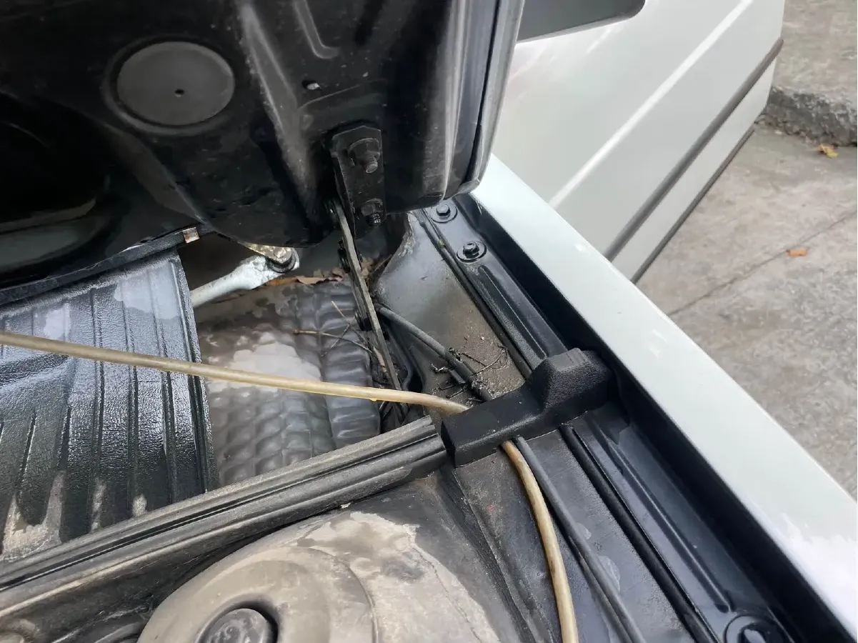 2004 Volkswagen Santana Classic 1.6L 87HP L4 5MT,autocango,china used car exporter,china ev exporter,chinese used car exporter,chinese used ev exporter