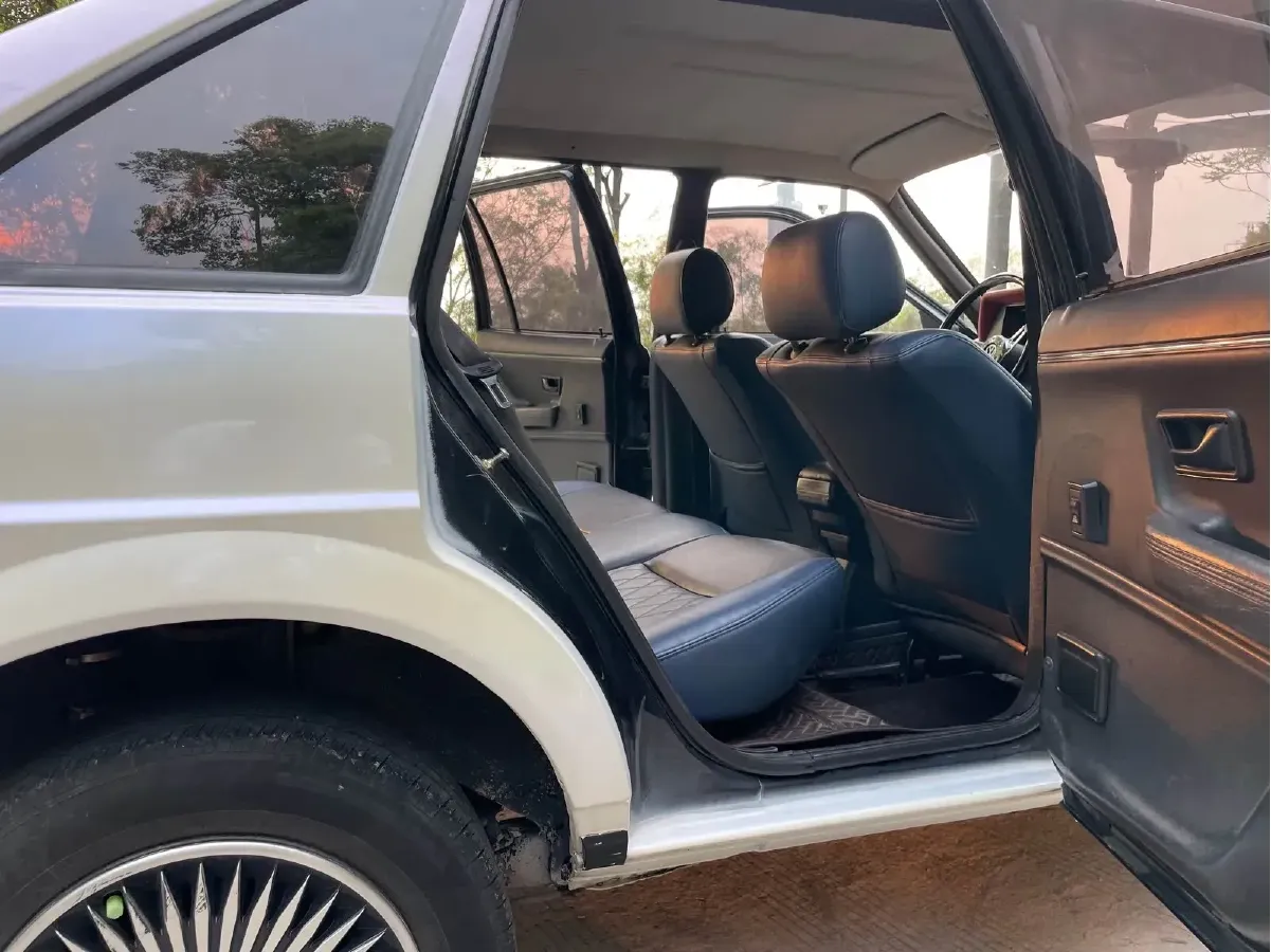 2004 Volkswagen Santana Classic 1.6L 87HP L4 5MT,autocango,china used car exporter,china ev exporter,chinese used car exporter,chinese used ev exporter