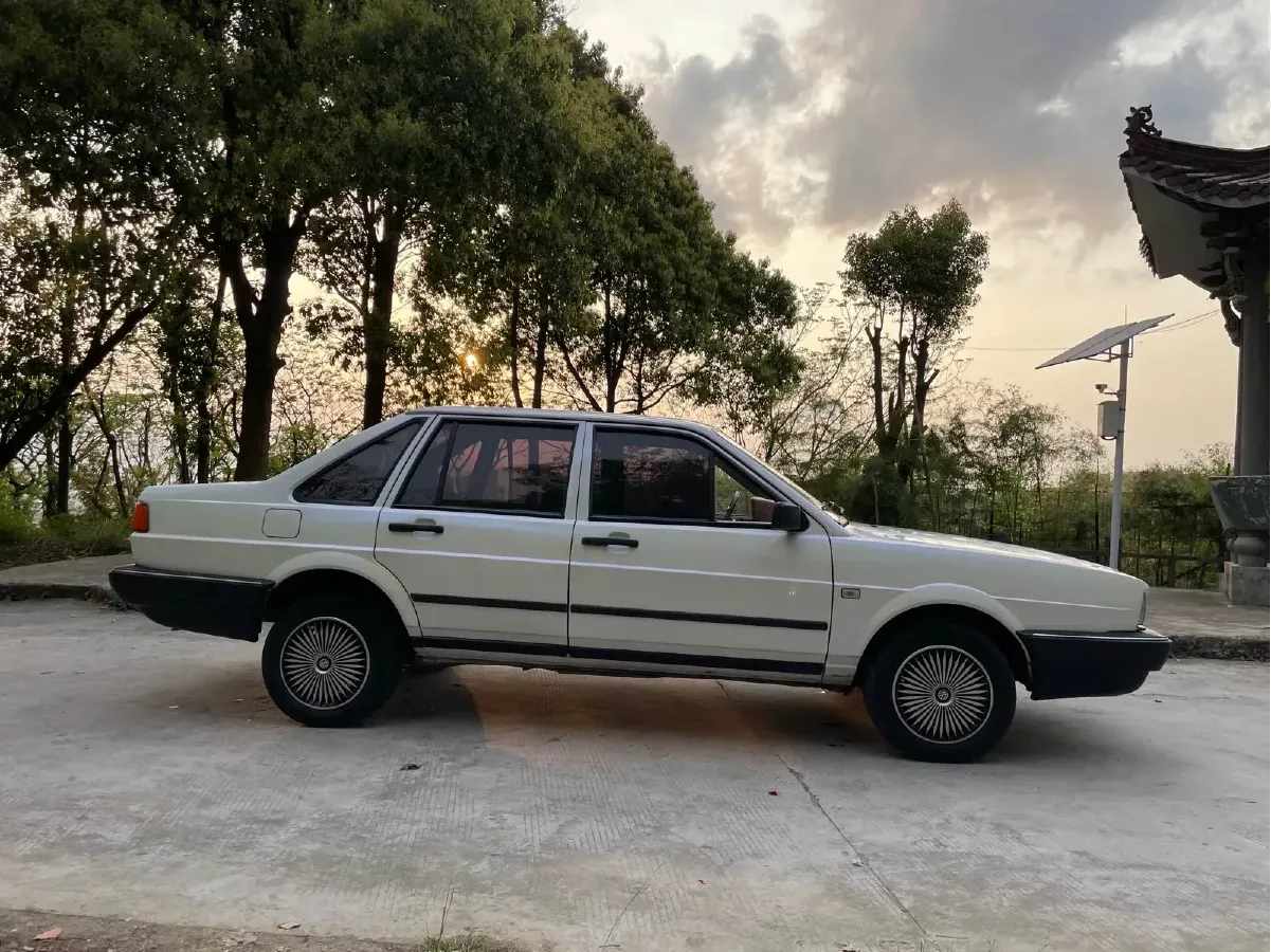2004 Volkswagen Santana Classic 1.6L 87HP L4 5MT,autocango,china used car exporter,china ev exporter,chinese used car exporter,chinese used ev exporter