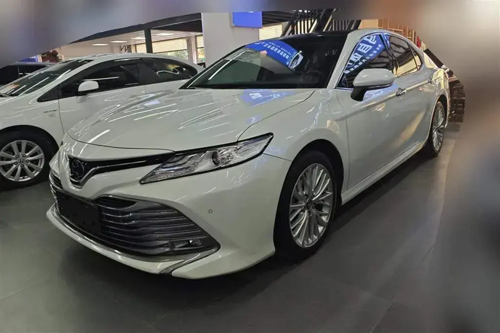 2018 Toyota Camry 2.5L 209HP L4 8AT