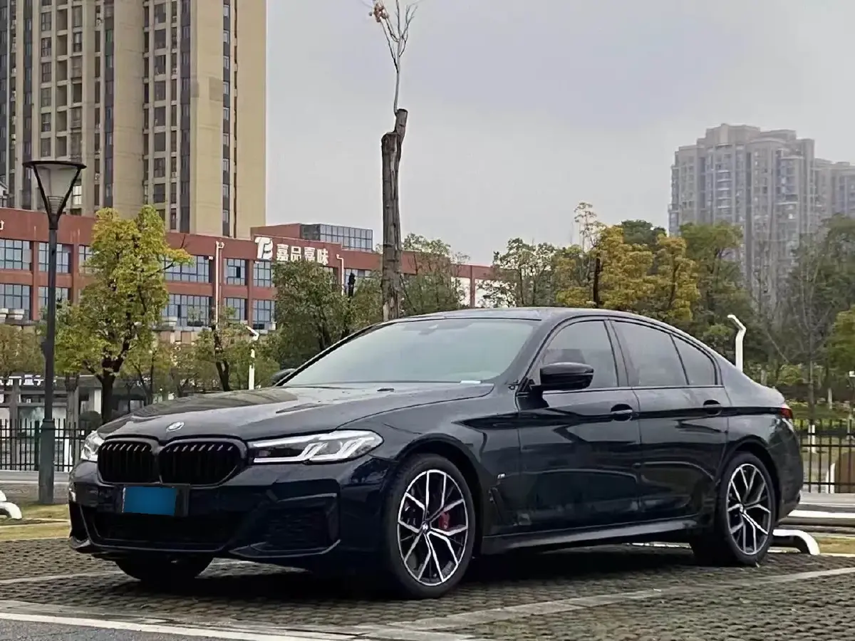 2021 BMW 5 Series 3.0T 340HP L6 8AT