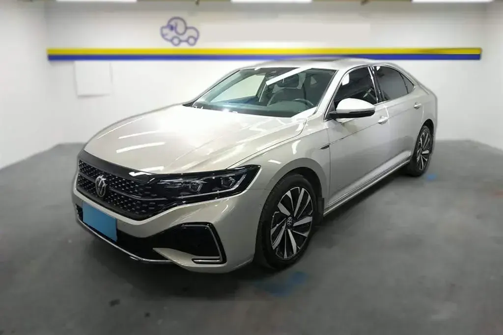 2022 Volkswagen Passat 2.0T 186HP L4 7DCT