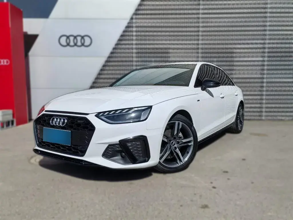 2022 Audi A4L 2.0T 190HP L4 7DCT
