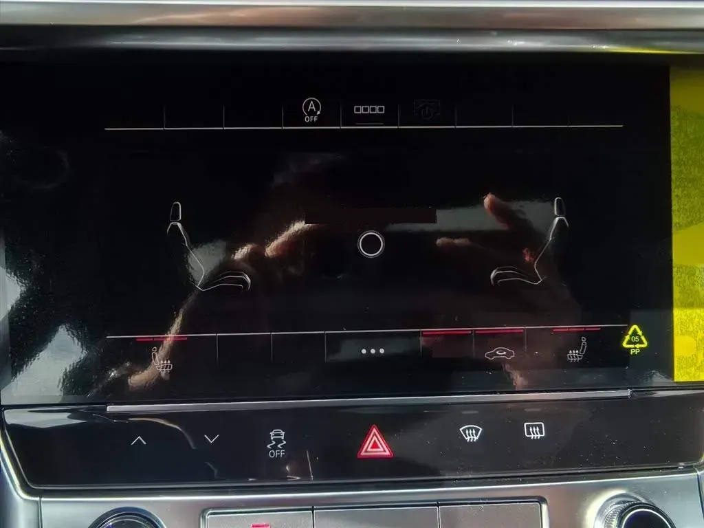 2025 Audi A6L 2.0T 245HP L4 7DCT,autocango,china used car exporter,china ev exporter,chinese used car exporter,chinese used ev exporter