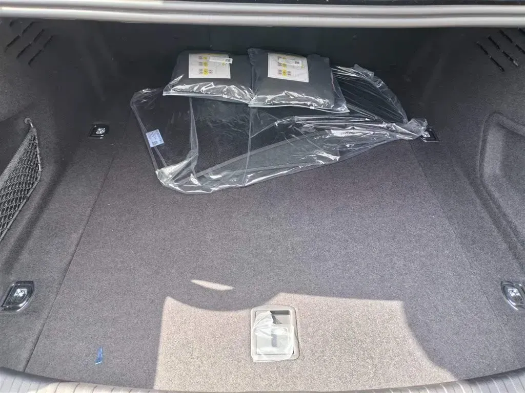 2025 Audi A6L 2.0T 245HP L4 7DCT,autocango,china used car exporter,china ev exporter,chinese used car exporter,chinese used ev exporter