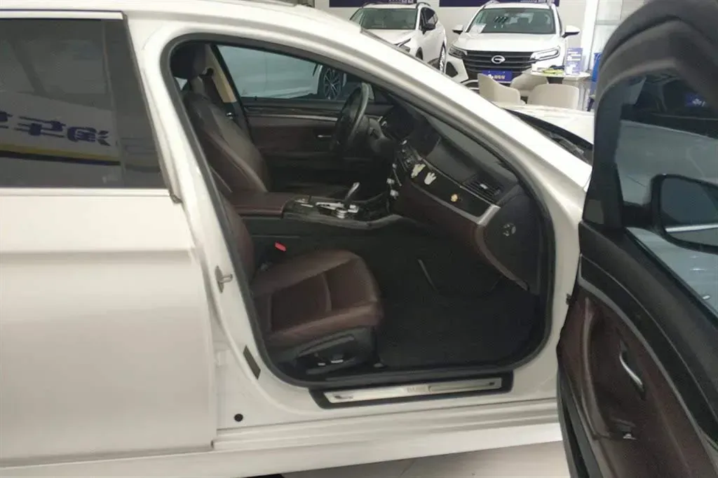 2017 BMW 5 Series 2.0T 218HP L4 8AT,autocango,china used car exporter,china ev exporter,chinese used car exporter,chinese used ev exporter