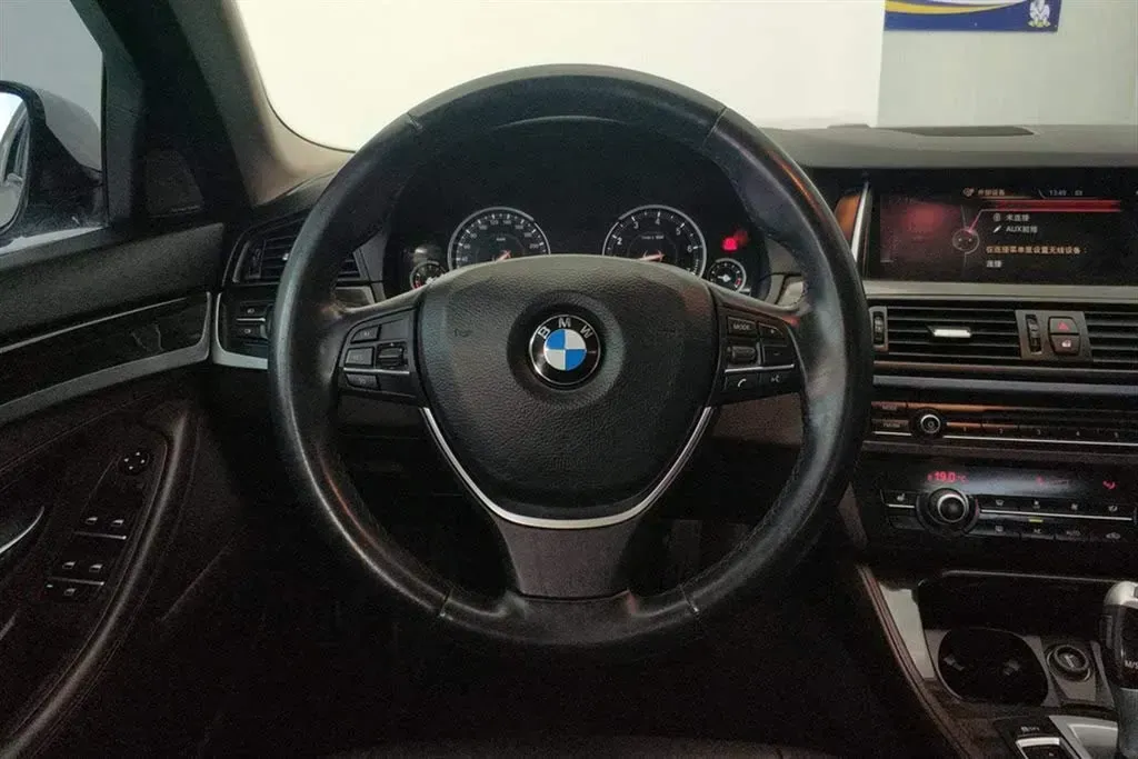 2017 BMW 5 Series 2.0T 218HP L4 8AT,autocango,china used car exporter,china ev exporter,chinese used car exporter,chinese used ev exporter