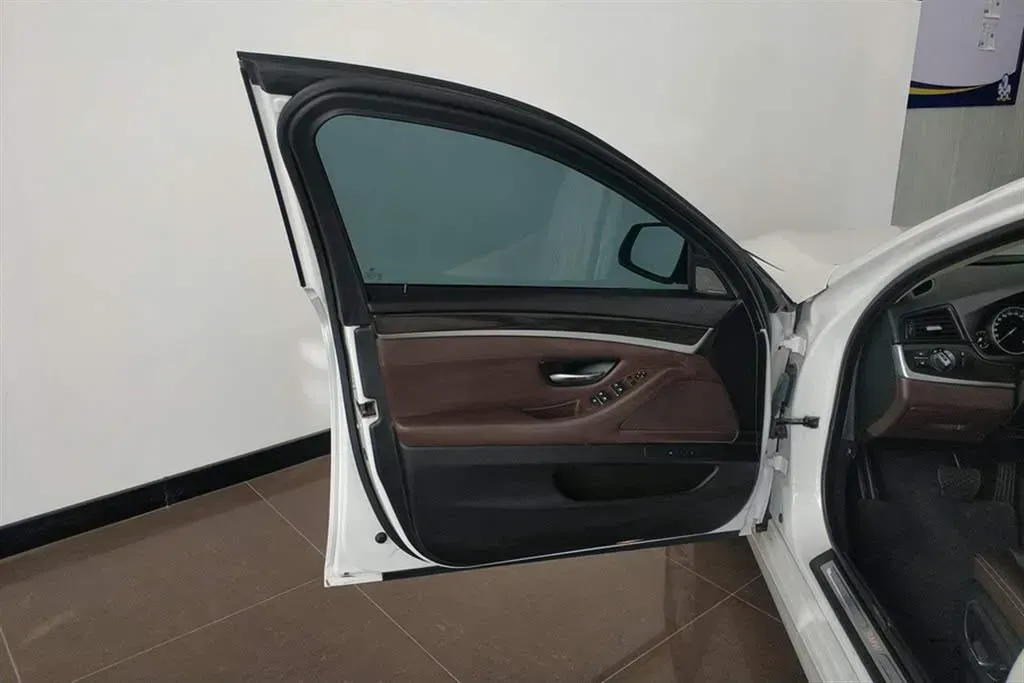 2017 BMW 5 Series 2.0T 218HP L4 8AT,autocango,china used car exporter,china ev exporter,chinese used car exporter,chinese used ev exporter