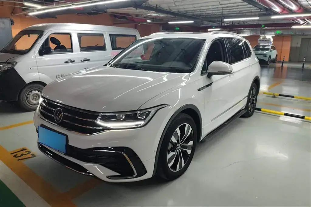 2022 Volkswagen Tiguan L 2.0T 186HP L4 7DCT