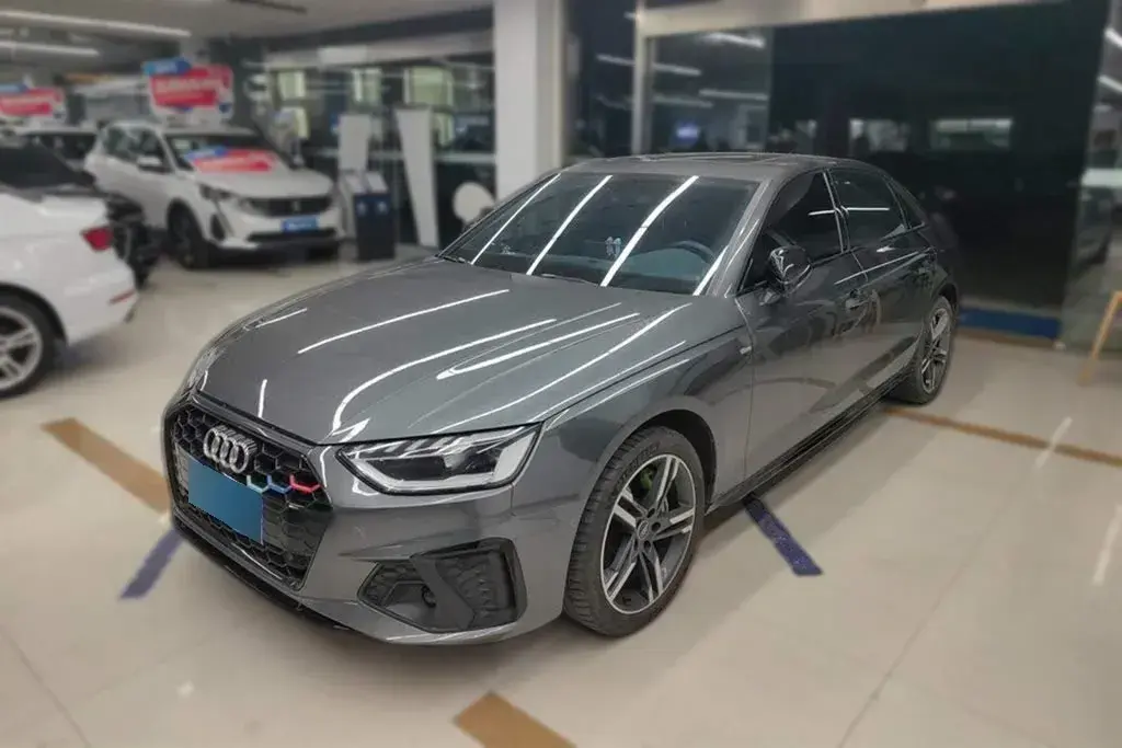2022 Audi A4L 2.0T 190HP L4 7DCT