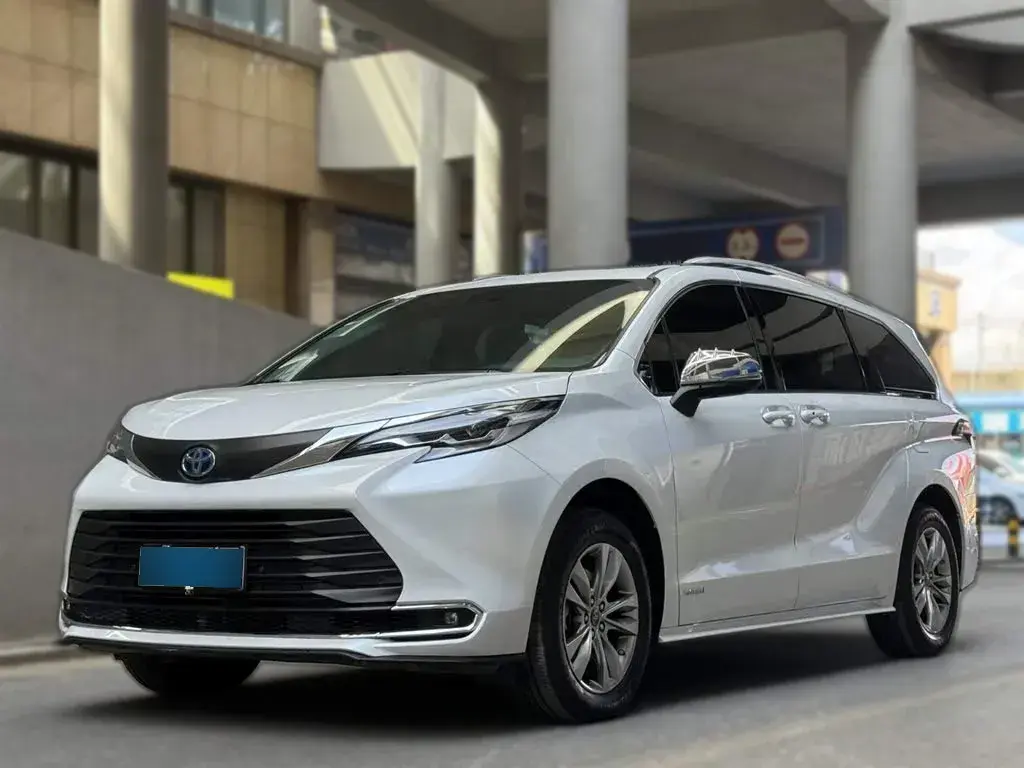 2023 Toyota Sienna 2.5L 189HP L4 E-CVT Hybrid