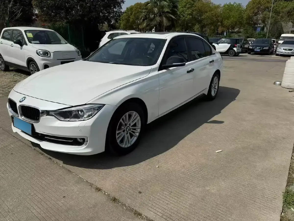 2013 BMW 3 Series 2.0T 184HP L4 8AT