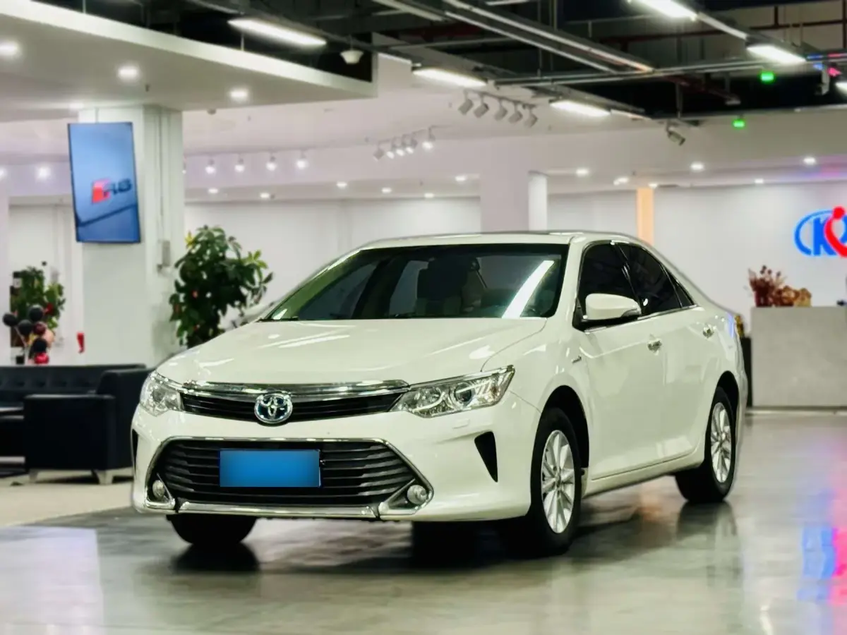 2015 Toyota Camry 2.5L 160HP L4 E-CVT Hybrid