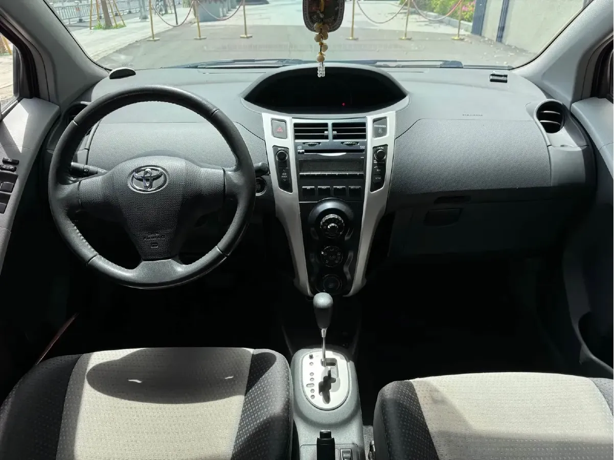 2011 Toyota Yaris 1.6L 118HP L4 4AT,autocango,china used car exporter,china ev exporter,chinese used car exporter,chinese used ev exporter