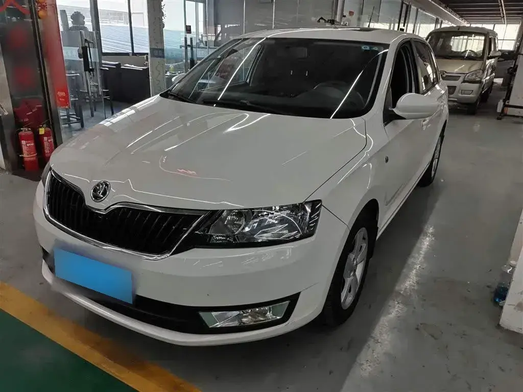 2016 Skoda Rapid Spaceback 1.6L 110HP L4 6AT