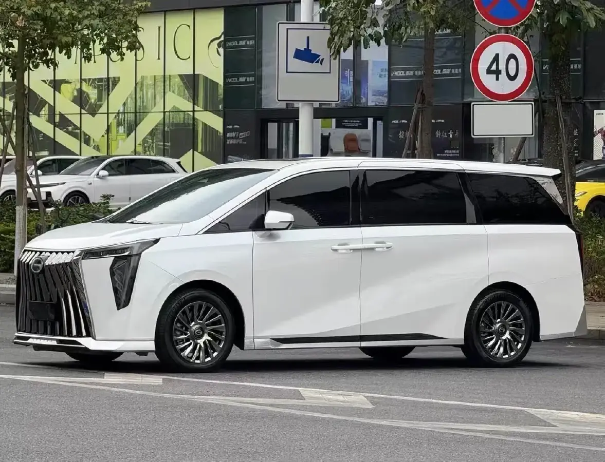 2023 GAC Trumpchi M8 2.0T 190HP L4 E-CVT Hybrid