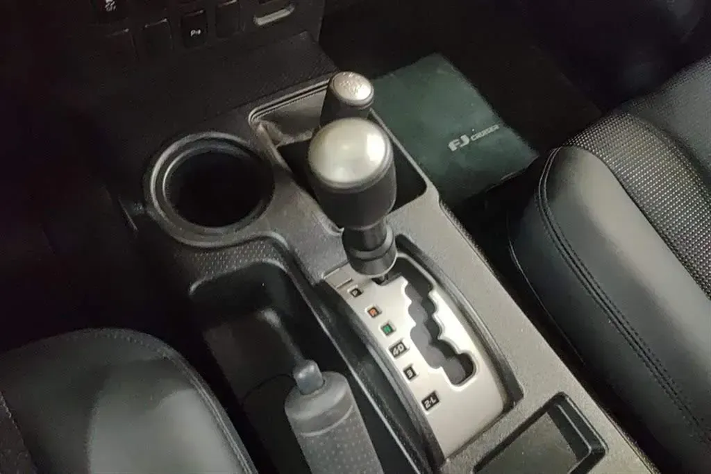 2007 Toyota FJ Cruiser 4.0L 244HP V6 5AT,autocango,china used car exporter,china ev exporter,chinese used car exporter,chinese used ev exporter