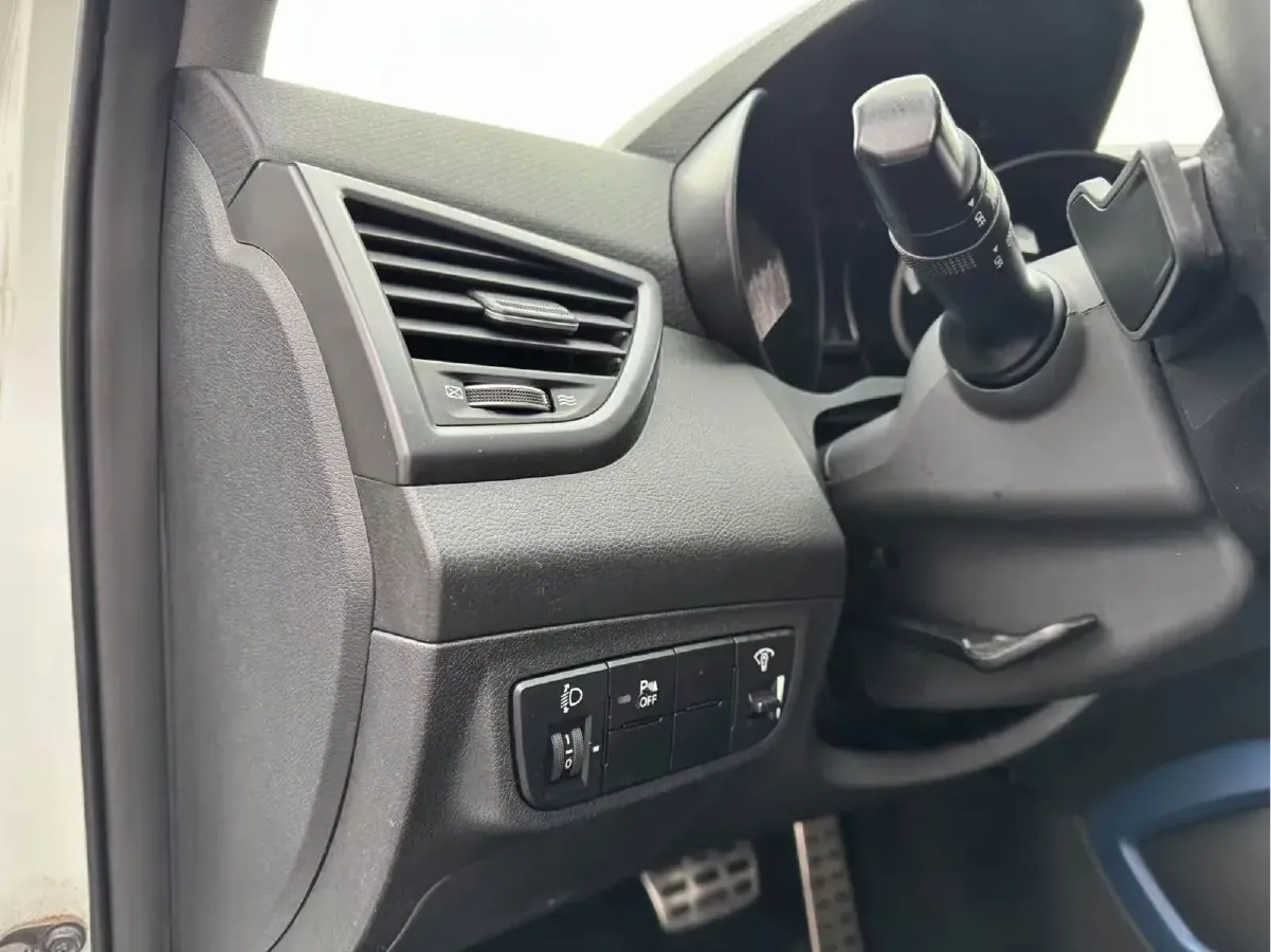 2012 Hyundai Veloster 1.6T 204HP L4 6AT,autocango,china used car exporter,china ev exporter,chinese used car exporter,chinese used ev exporter