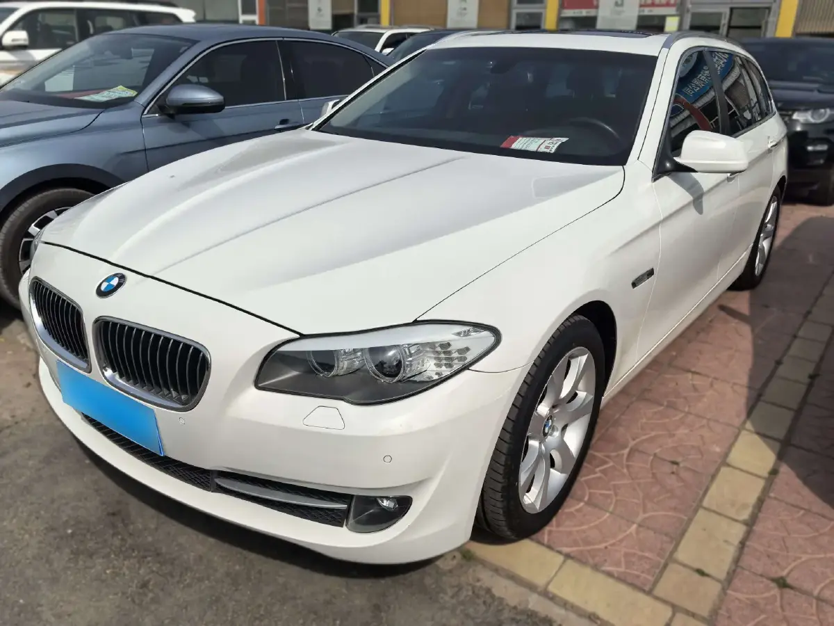 2013 BMW 5 Series 3.0L 258HP L6 8AT