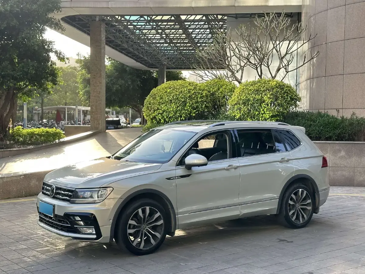 2020 Volkswagen Tiguan L 2.0T 186HP L4 7DCT