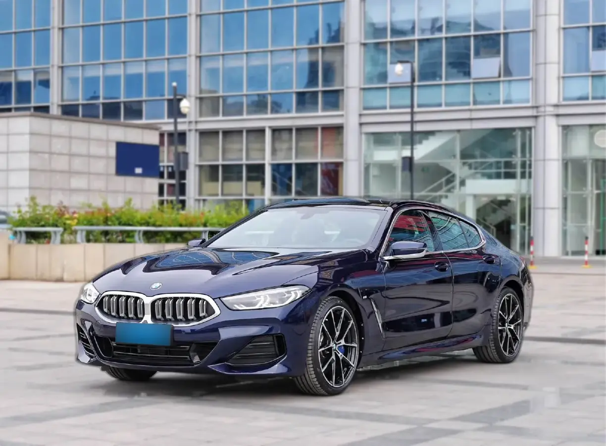2022 BMW 8 Series 3.0T 333HP L6 8AT