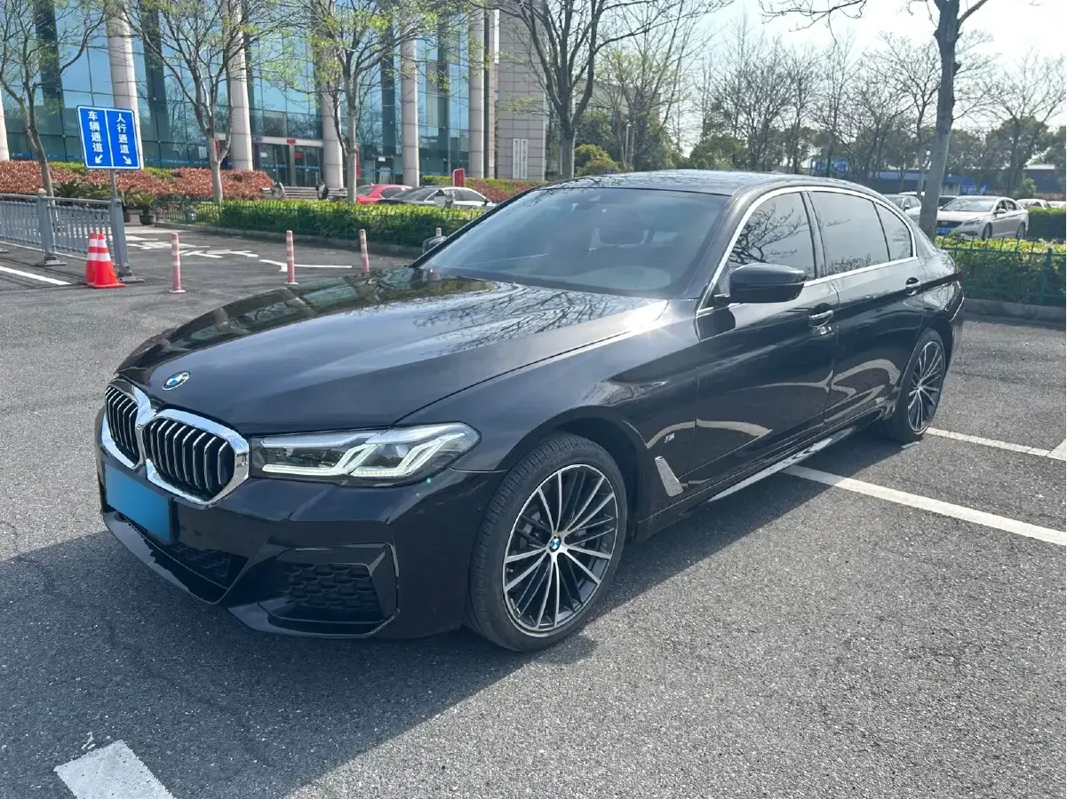 2023 BMW 5 Series 2.0T 245HP L4 8AT